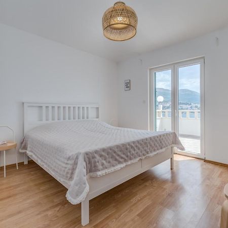 Beachfront Apartments Сплит Экстерьер фото