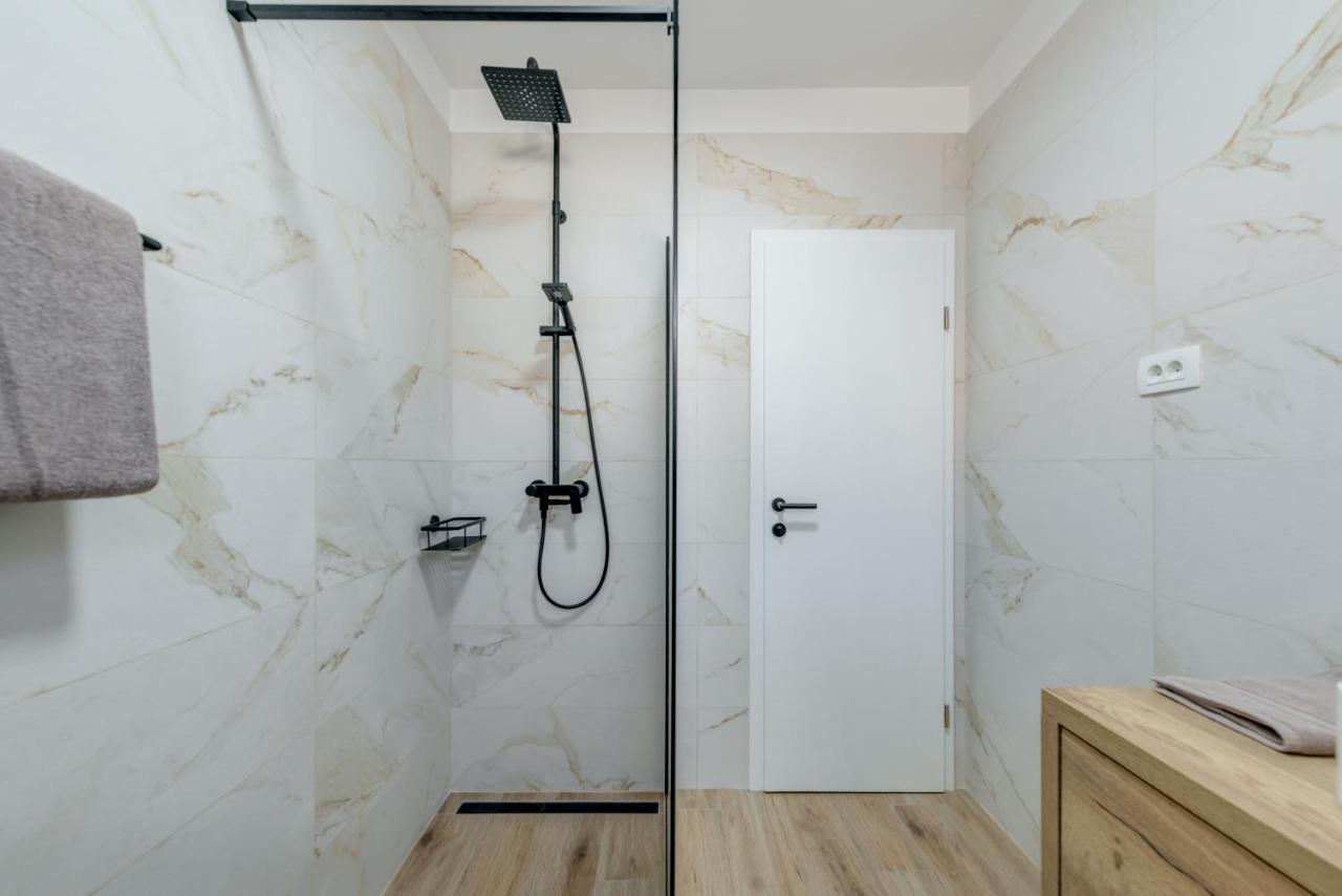 Beachfront Apartments Сплит Экстерьер фото