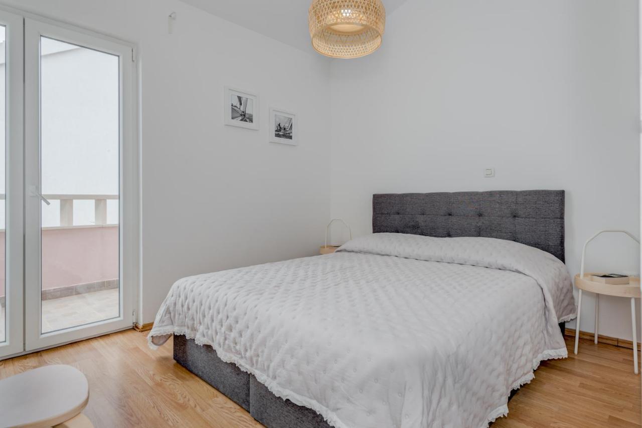 Beachfront Apartments Сплит Экстерьер фото